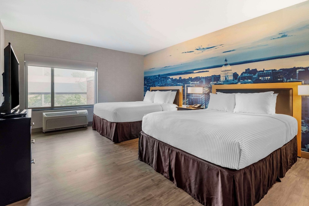 Suite, Multiple Beds, Non Smoking - Photo 1