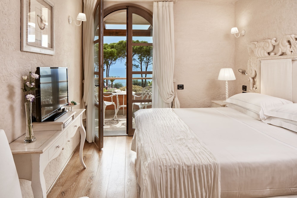 Superior Room, Sea Facing photo 3