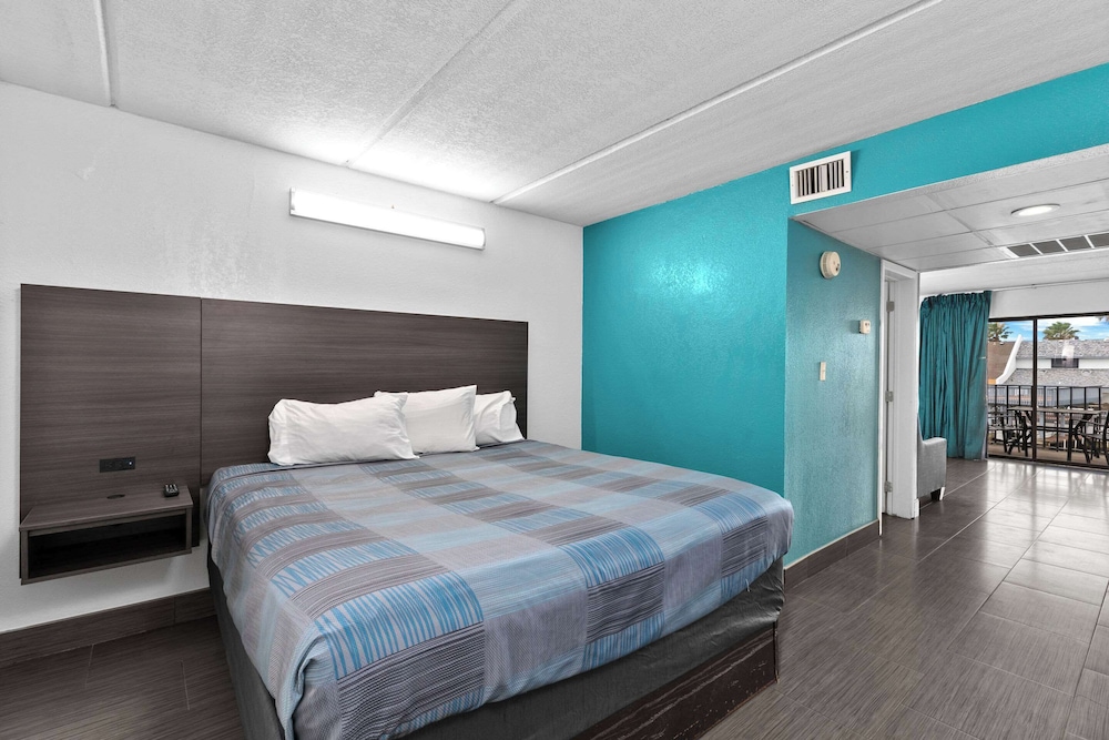 Suite, 1 King Bed, Non Smoking - Photo 1