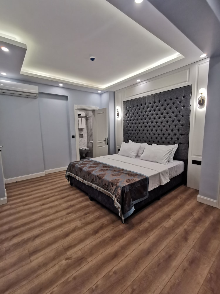 Deluxe Double or Twin Room photo 2