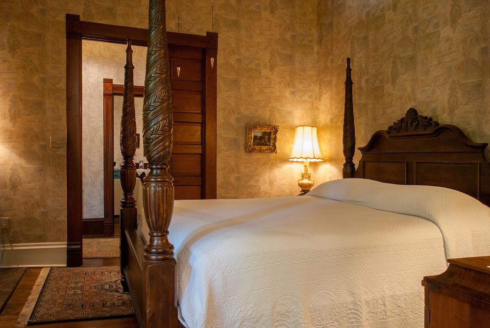 Suite, 1 King Bed (Governor's)