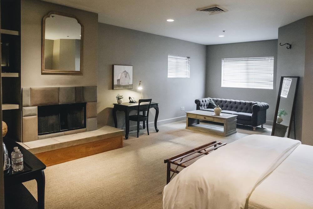 Suite 1 photo 2
