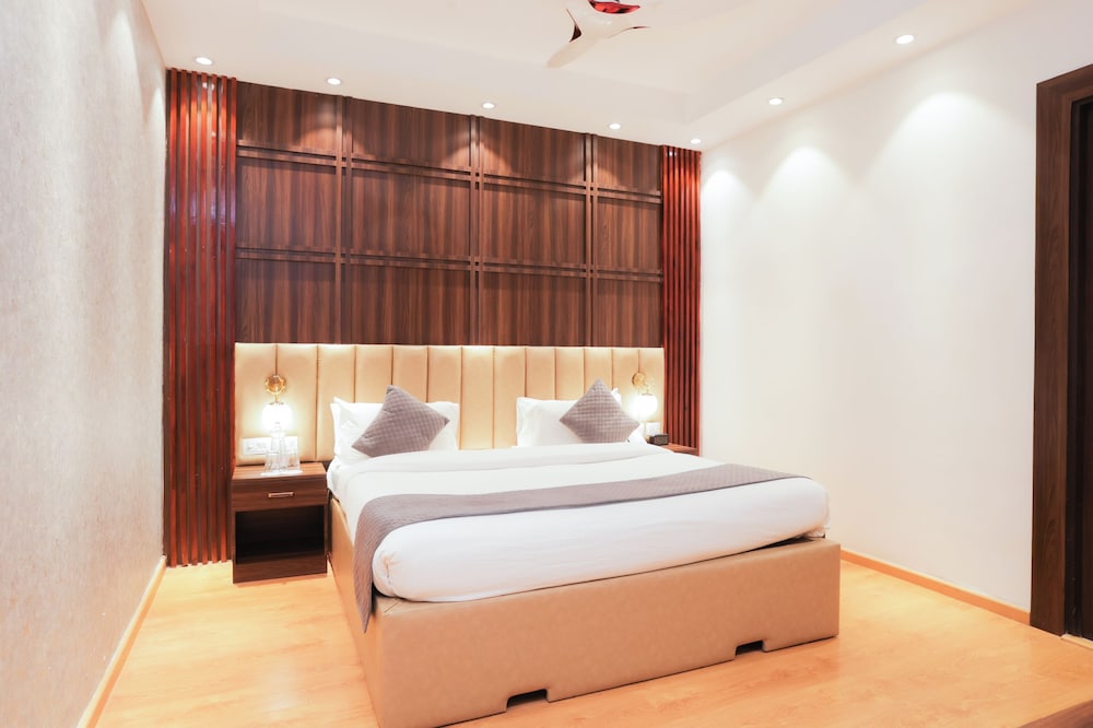 Royal Studio Suite photo 3