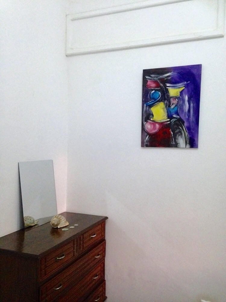 Economy Room, Corner photo 3