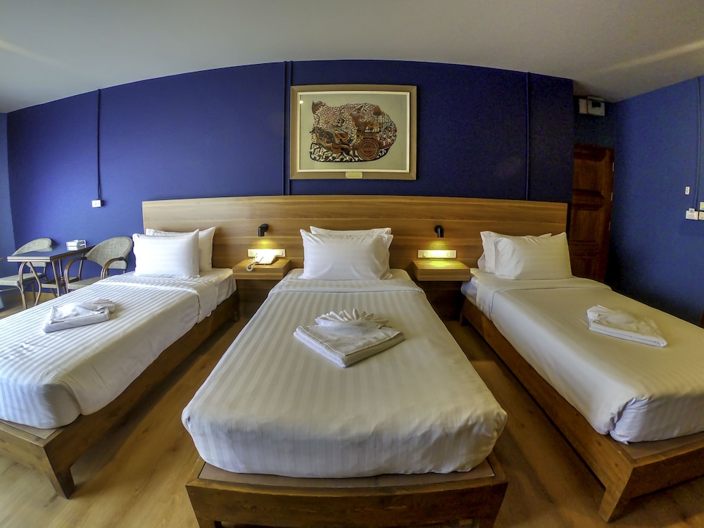 Classic Triple Room, 3 Twin Beds photo 3