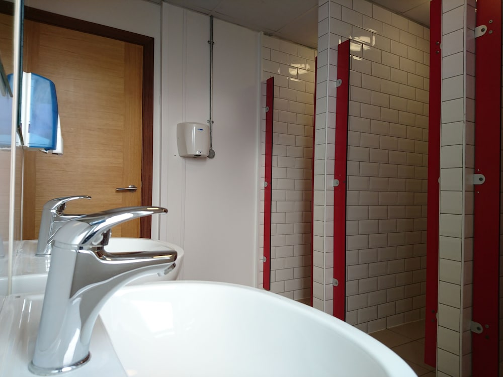 Twin Room, Shared Bathroom photo 2