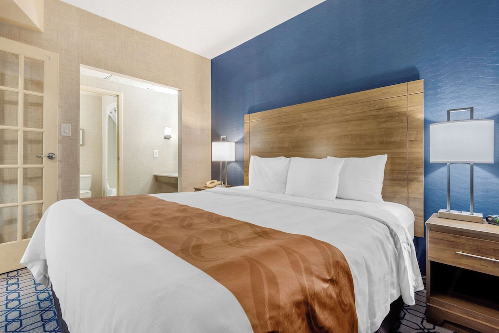 Suite, Non Smoking (1 King Bed, 1 Double Bed) - Photo 10