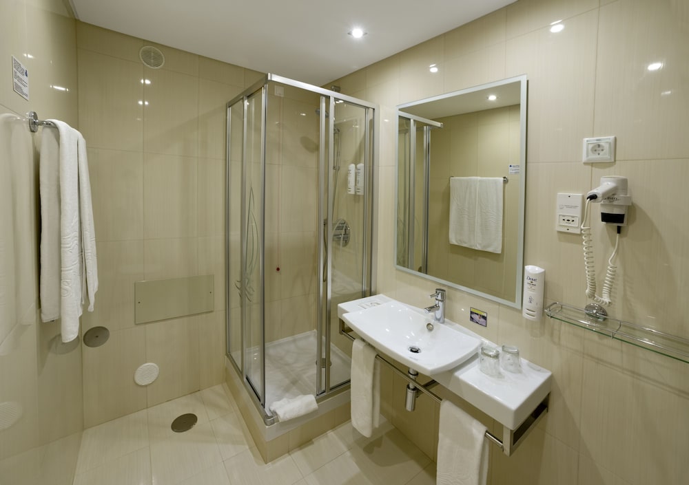 Basic Double Room without balcony - Photo 2