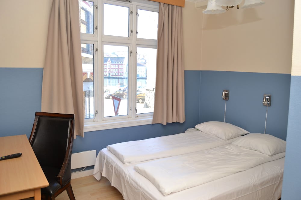 Economy Double Room (Noise free room not guaranteed) photo 2