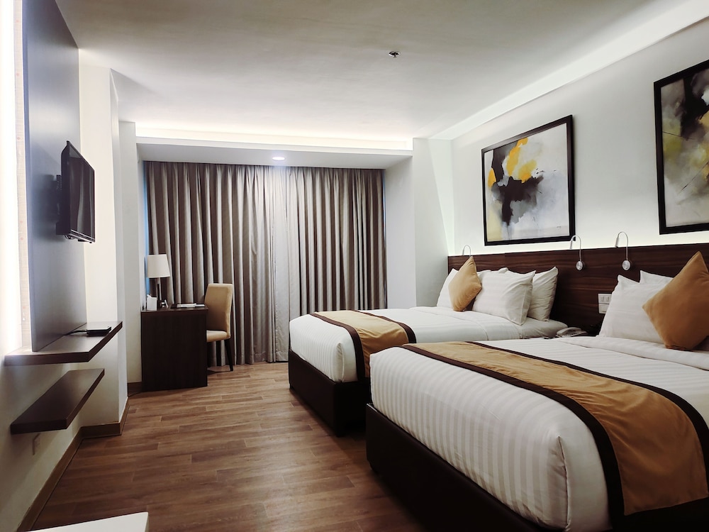 Deluxe Room, 2 Queen Beds photo 2