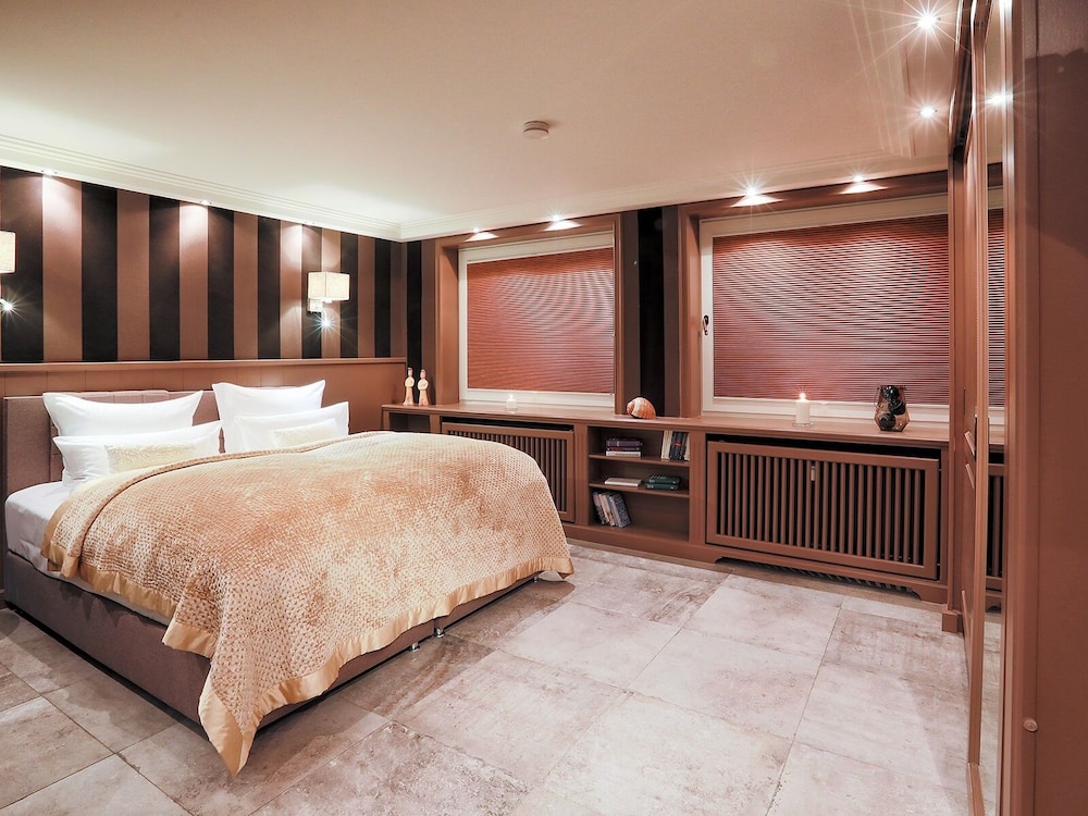 Room, Private Bathroom, Partial Sea View photo 2
