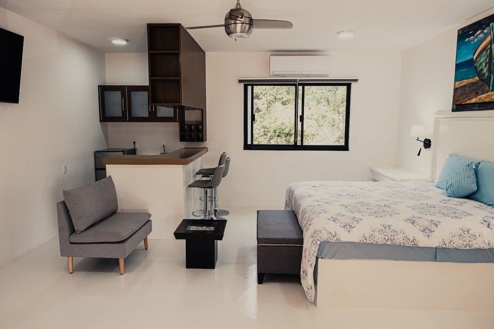 Deluxe Studio