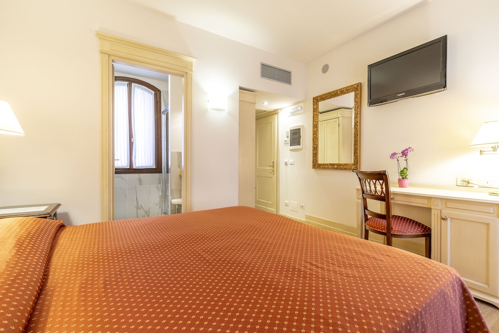 Classic Double or Twin Room photo 2