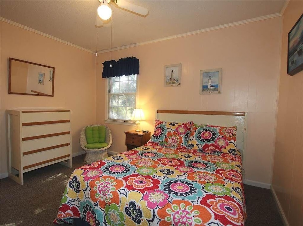 House, Multiple Beds (Creamsicle) photo 2