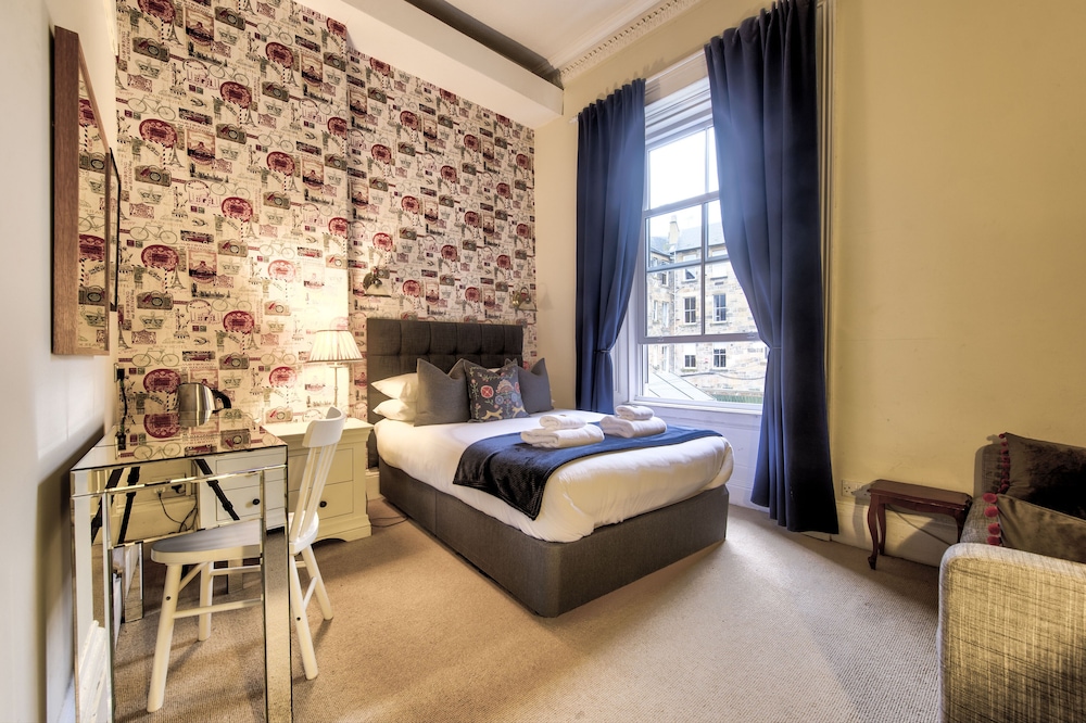 Classic Double Room, Ensuite photo 2
