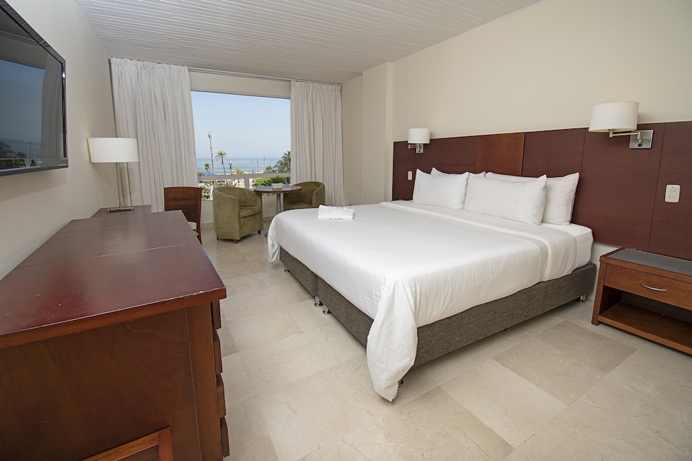 Room, 1 King Bed, Non Smoking (City or Garden View) - Photo 2