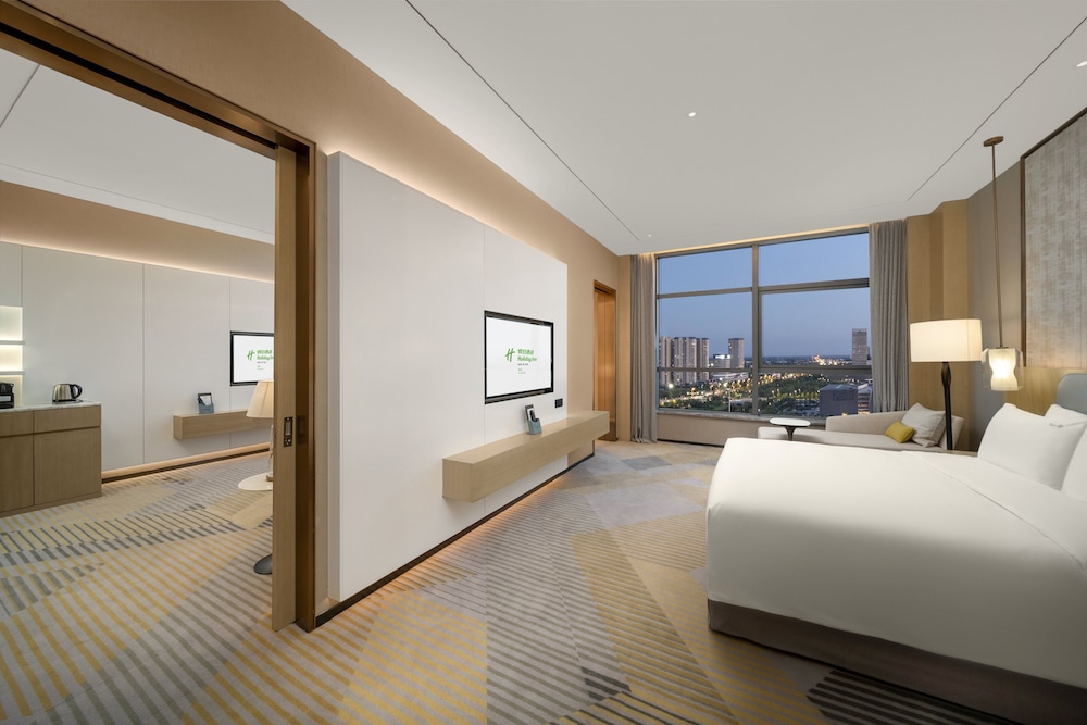 Suite, 1 Bedroom - Photo 3