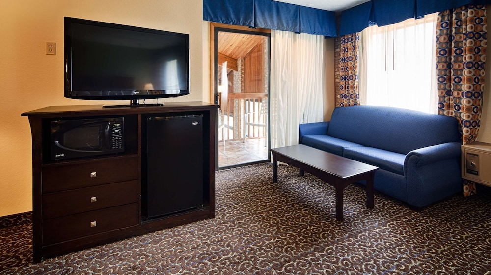 Suite, 1 King Bed, Non Smoking, Jetted Tub - Photo 3