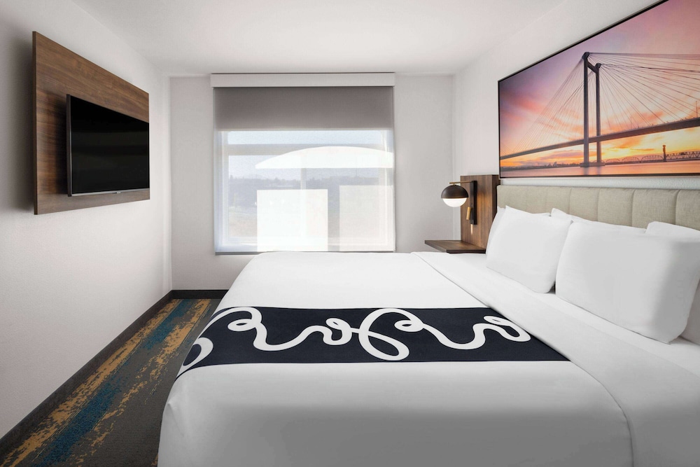 Suite, Multiple Beds, Non Smoking - Photo 3