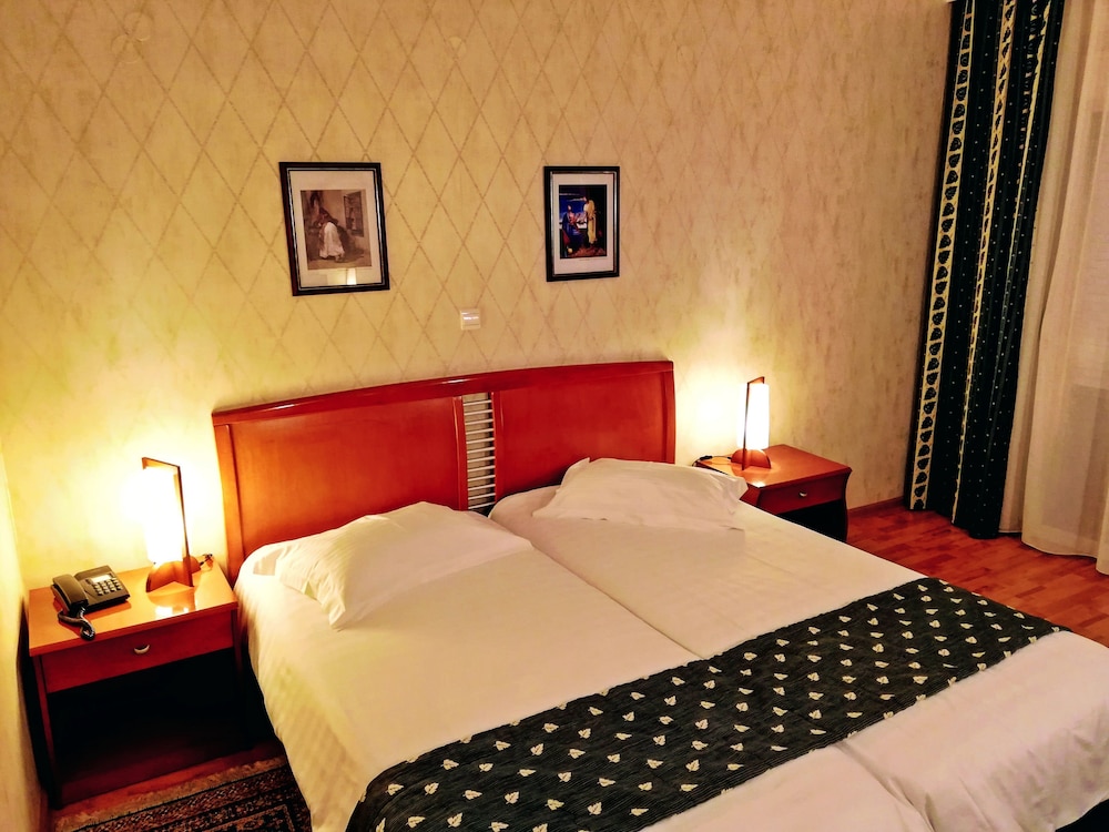 Double or Twin Room - Photo 6