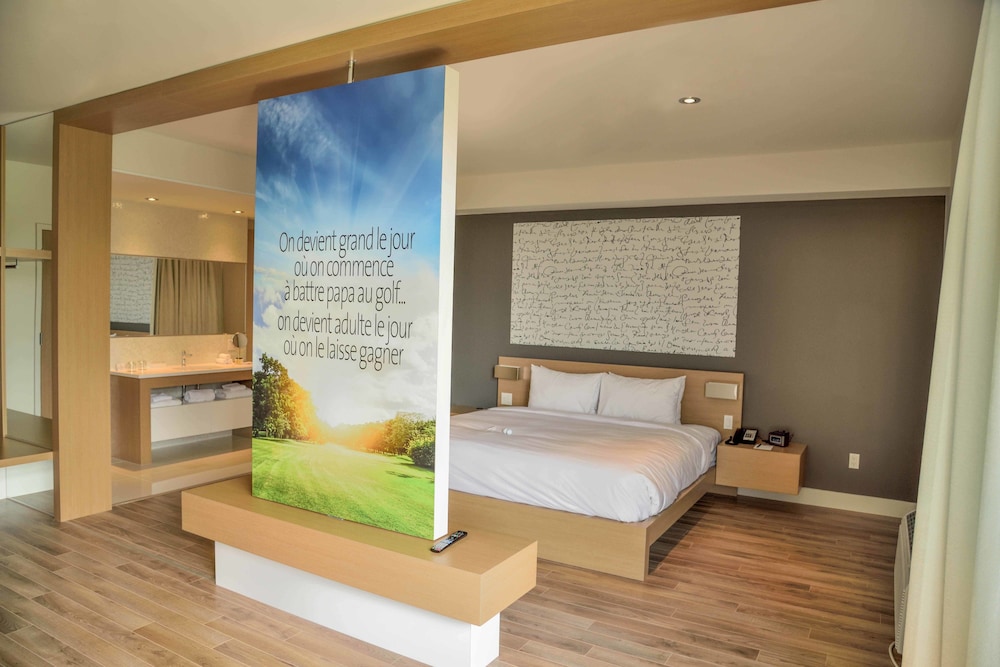 Suite, 1 Queen Bed with Sofa bed, Accessible photo 1