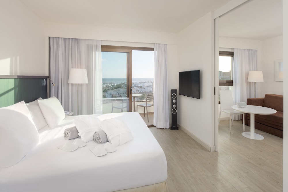 Suite (Puerto Marina Mediterranean View 2+2)
