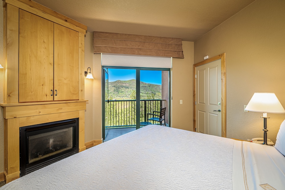 Condo, 1 Bedroom (1 King, 2 Bath) - Photo 3