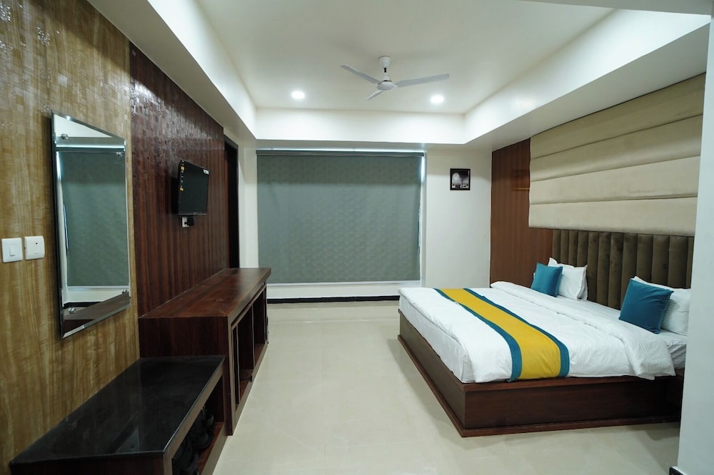 Deluxe Double Room, City View - Photo 6