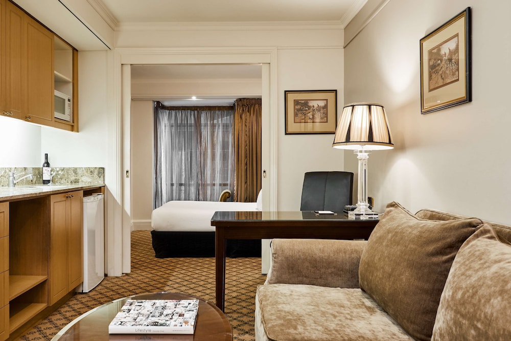 Queen Studio Suite with Single Spa Bath - Photo 1