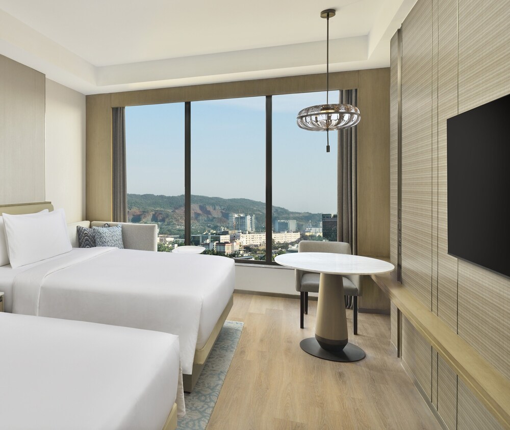 Room, 2 Twin Beds, City View photo 3