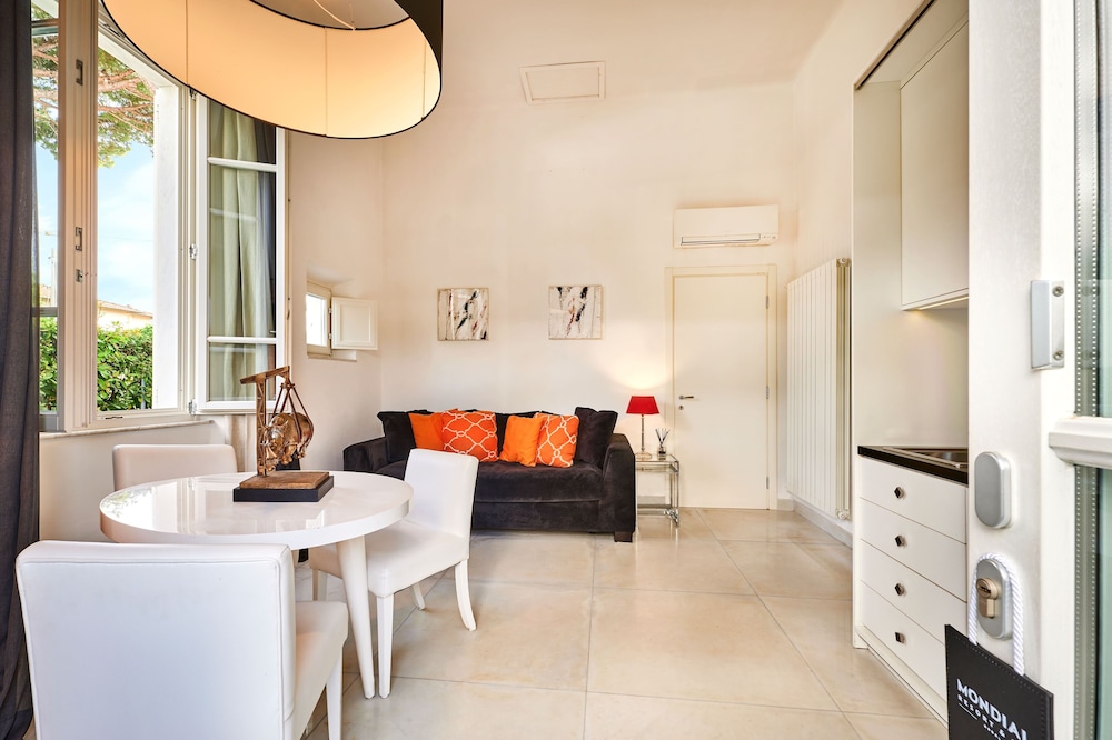 Suite- Annex Villa photo 3