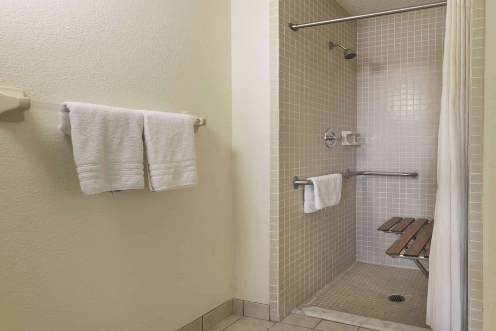 Room, Accessible - Photo 1