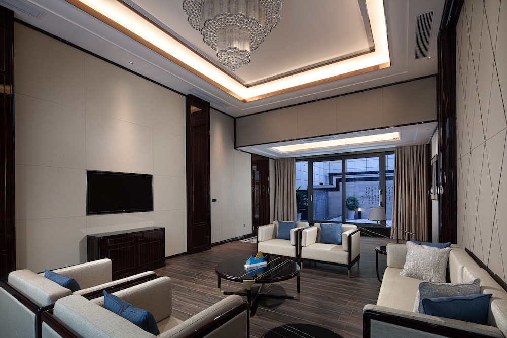 Club Suite (Grand) - Photo 2