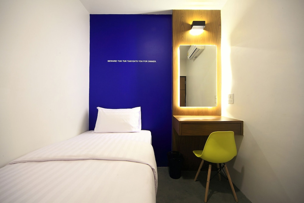 Single Room with Shared Bathroom photo 3