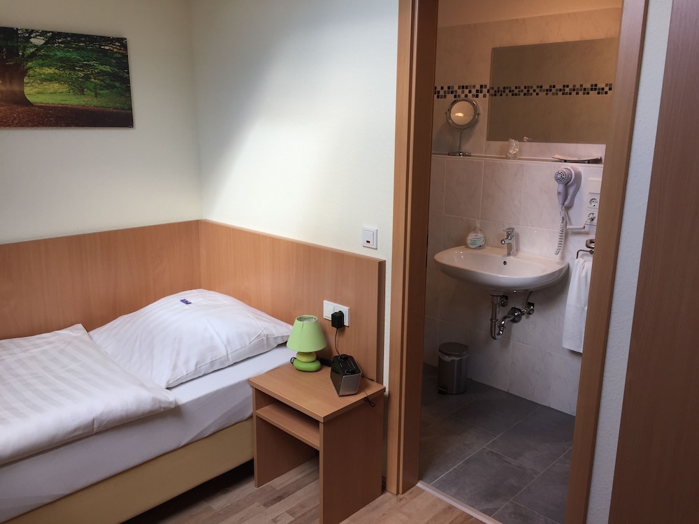 Economy Single Room, 1 Bedroom, Non Smoking photo 2