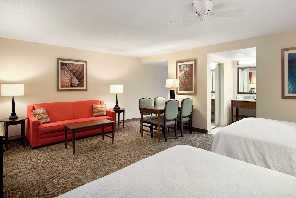 Studio Suite Two Queen and One Sofa Bed Ocean Front