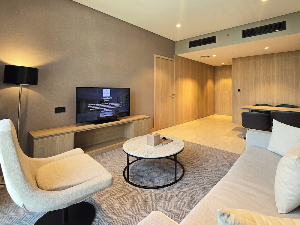 Executive Suite with Kitchen