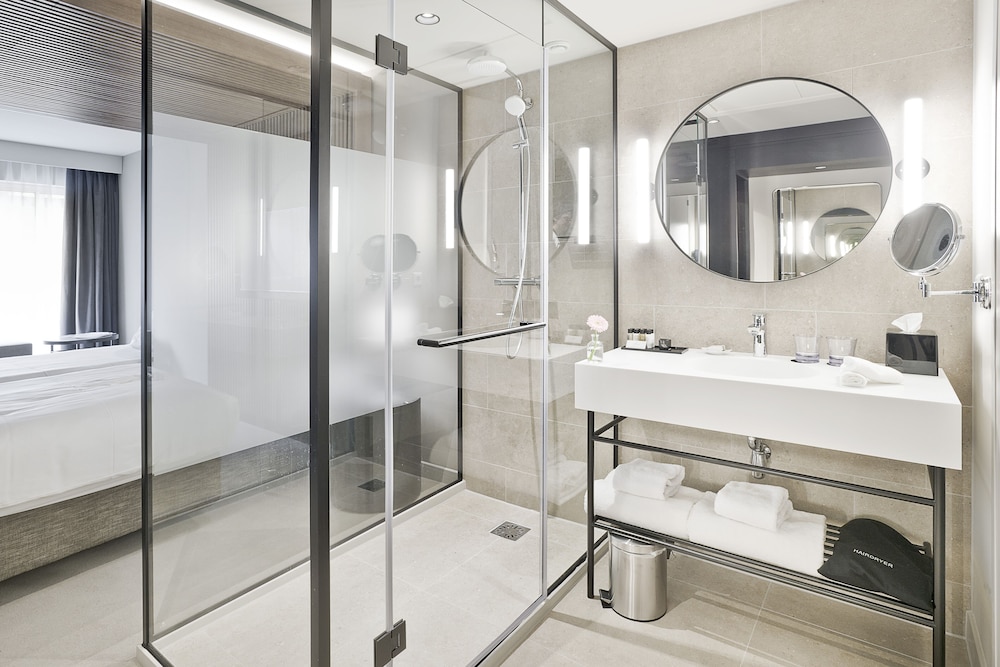 Superior Double Room thumbnail 6