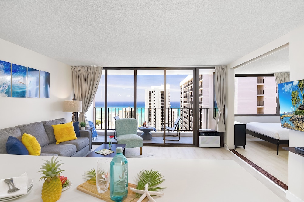 High Floor Ocean View Condo w/ 2 Beds and Parking: Family Suite, 1 Bedroom, Air conditioning, Ocean View (0091) photo