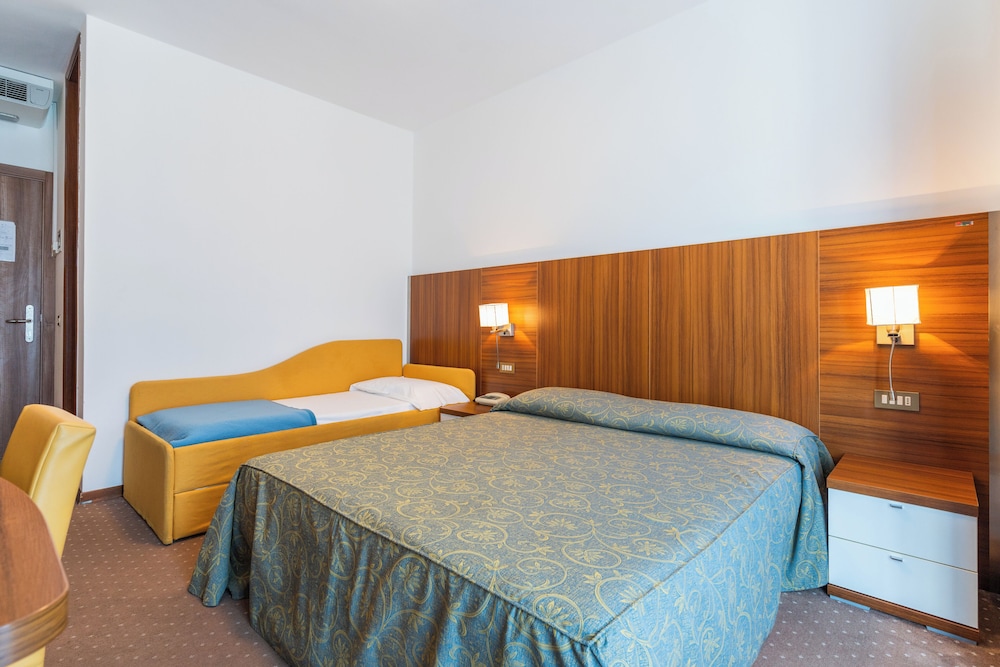 Family Triple Room photo 3