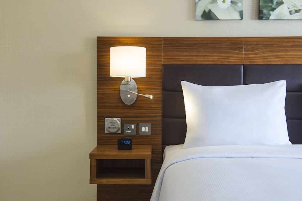 Standard Room, 1 King Bed photo 2