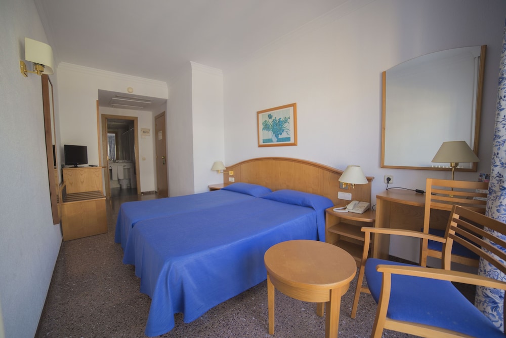 Standard Twin Room (no sea view) photo 3