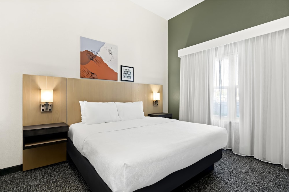 Room, 1 King Bed, Accessible (Hearing) - Photo 1