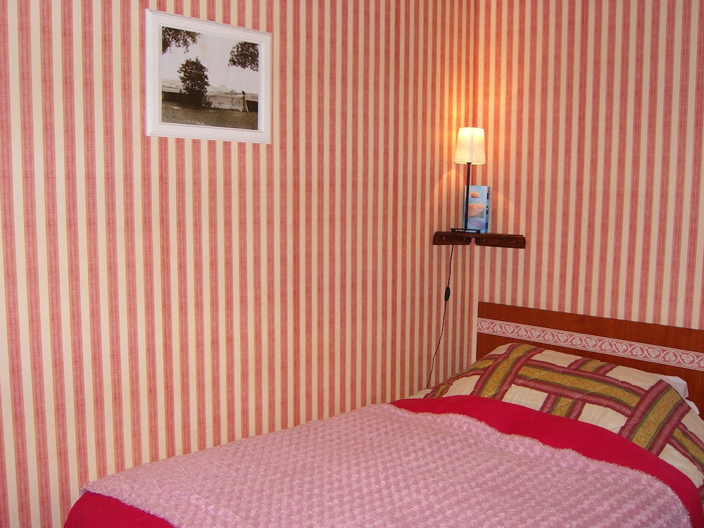 Single Room, Shared Bathroom photo 2
