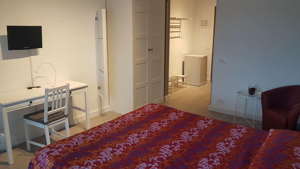 Single Room, 1 Double Bed