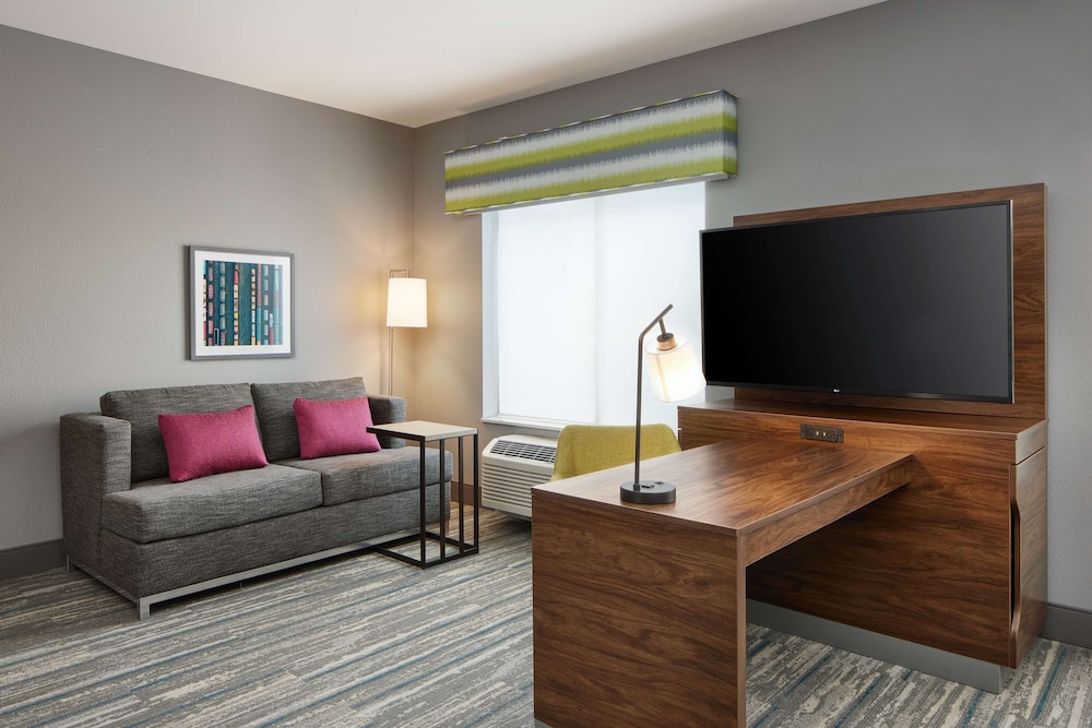 Studio, 1 King Bed, Accessible (Mobility & Hearing, Roll-In Shower) - Photo 1