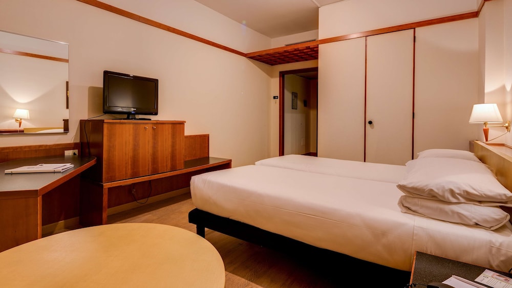 Classic Room, Multiple Beds, Non Smoking - Photo 2