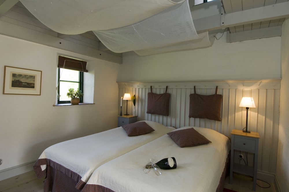 Standard Double or Twin Room photo 2