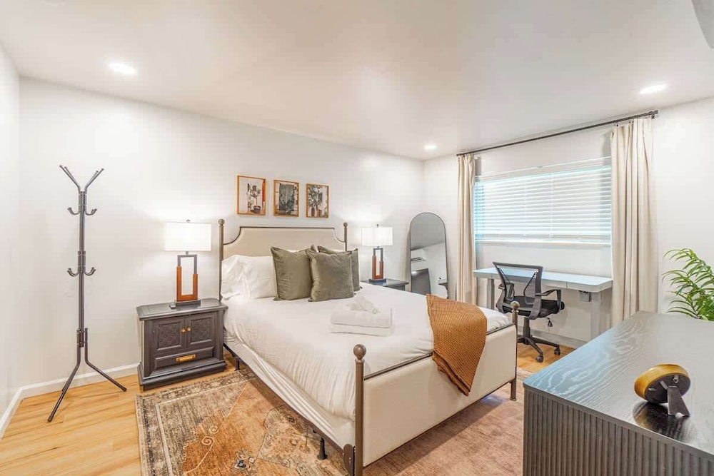 House, 1 Queen Bed with Sofa bed, Kitchen, Garden View (732 Vine) photo 2