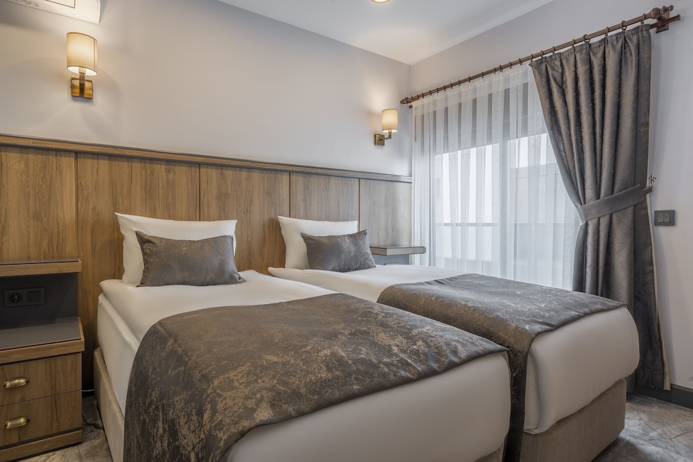 Junior Suite, Multiple Beds